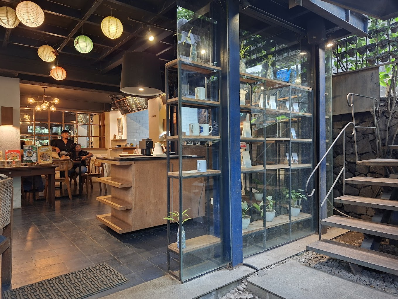 3 Rekomendasi Cafe Instagramable di Tugu Jogja yang Asyik Untuk Nongkrong, Cek Jam Bukanya! 4 A Cup of Tugu Lor Java