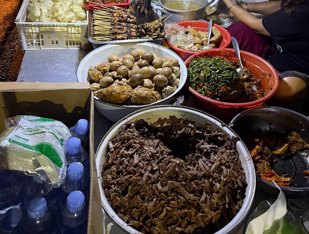 8 Kuliner Pedas di Jogja yang Wajib Dicoba yang Bikin Lidah Bergetar 6 Gudeg Mercon Bu Tinah