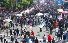Aksi demo Pati di depan Kantor Bupati Pati (Source: Lingkarjateng)