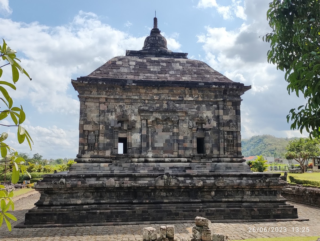 8 Wisata Candi Terbaik di Jogja, Wajib Kamu Kunjungi Saat Akhir Pekan! 8 Candi Banyunibo