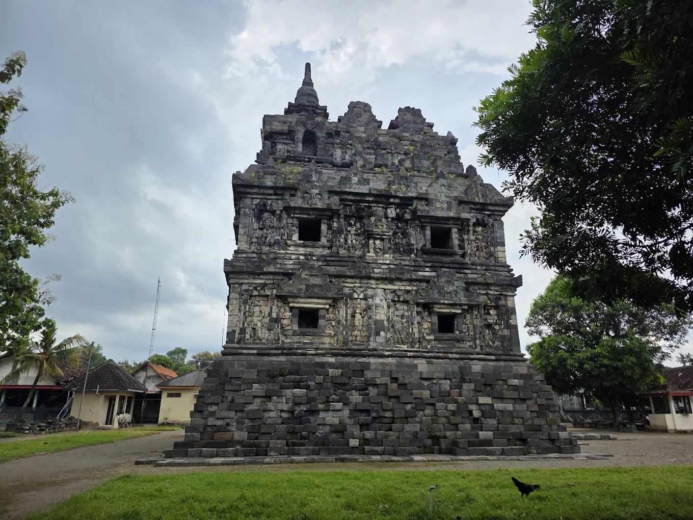 8 Wisata Candi Terbaik di Jogja, Wajib Kamu Kunjungi Saat Akhir Pekan! 9 Candi Sari