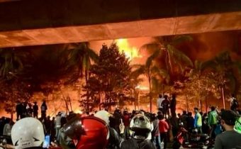Demo di DPRD Makassar ricuh (Source: Digtara)