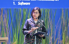 Menteri Keuangan Sri Mulyani buka suara mengenai ramainya pembahasan di media sosial bahwa gaji guru dan dosen rendah.