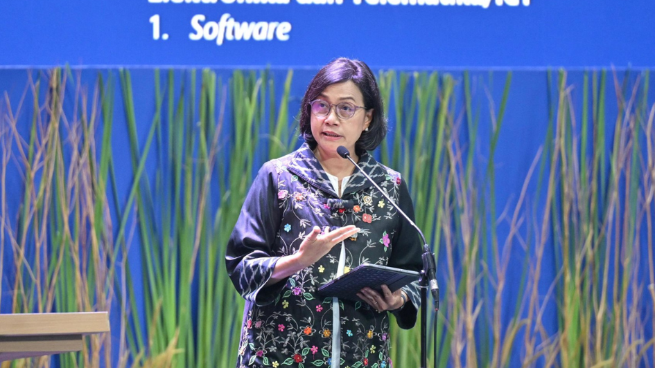 Menteri Keuangan Sri Mulyani buka suara mengenai ramainya pembahasan di media sosial bahwa gaji guru dan dosen rendah.