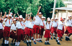 Pemerintah Kabupaten Bantul berencana berikan seragam sekolah gratis untuk siswa baru SD dan SMP pada 2026. (Foto: Unsplash)