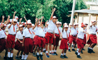 Pemerintah Kabupaten Bantul berencana berikan seragam sekolah gratis untuk siswa baru SD dan SMP pada 2026. (Foto: Unsplash)
