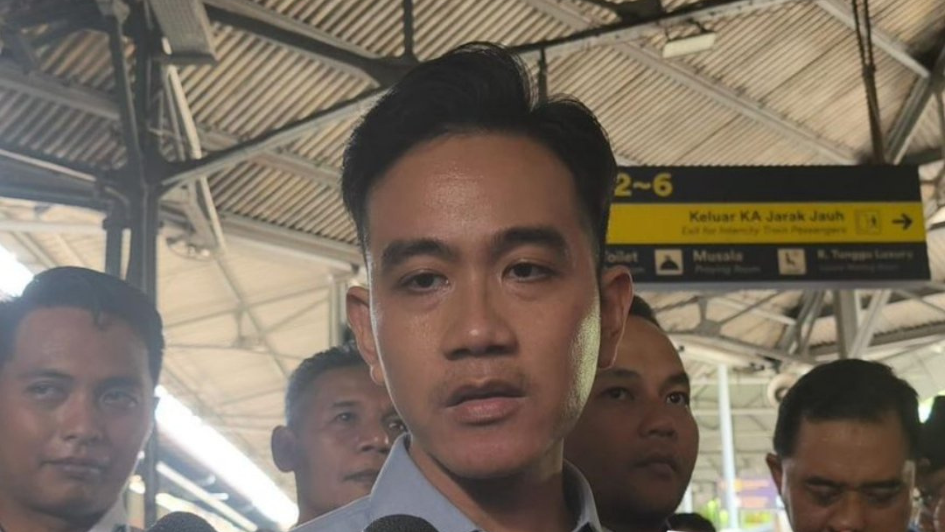Wakil Presiden RI Gibran Rakabuming Raka menanggapi usulan penambahan gerbong merokok di kereta api.