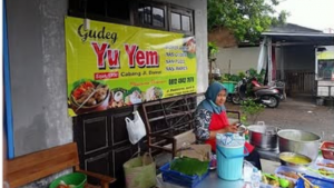 8 Rekomendasi Gudeg di Jogja, Warning Bikin Laper! 6 Gudeg Yu Yem