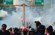 Rekomendasi Kemenkes Atasi Efek Gas Air Mata