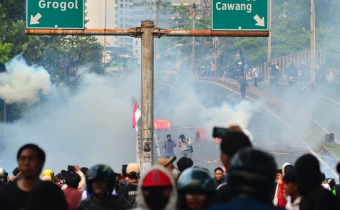 Rekomendasi Kemenkes Atasi Efek Gas Air Mata
