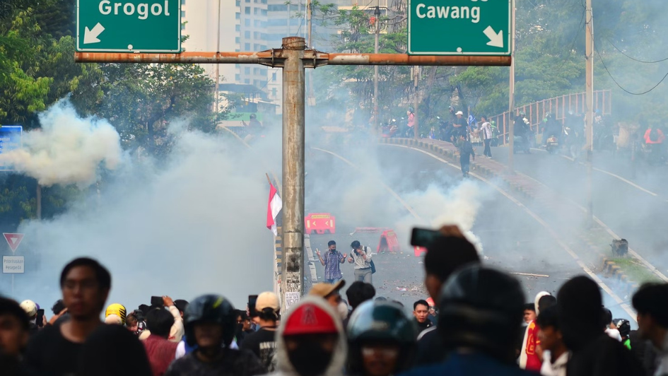 Rekomendasi Kemenkes Atasi Efek Gas Air Mata