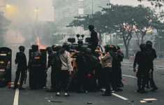 Paparan Gas Air Mata Bisa Ganggu Pernapasan, Dampaknya Jangka Panjang Berpotensi Terjadi