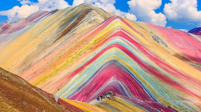 Gunung Pelangi (Source: Peru Tarvel)