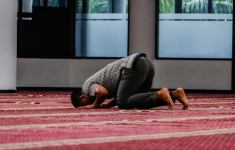 Bolehkah Jamak Salat Gegara Ikut Lomba Agustusan?