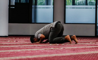 Bolehkah Jamak Salat Gegara Ikut Lomba Agustusan?