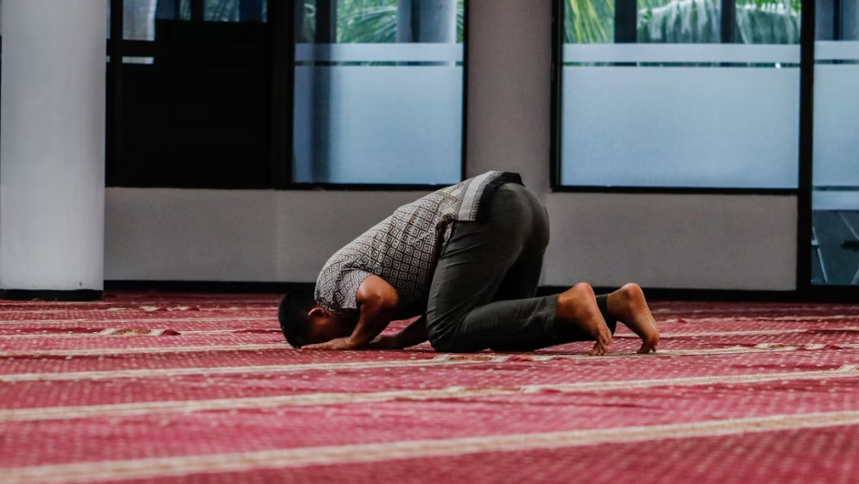 Bolehkah Jamak Salat Gegara Ikut Lomba Agustusan?