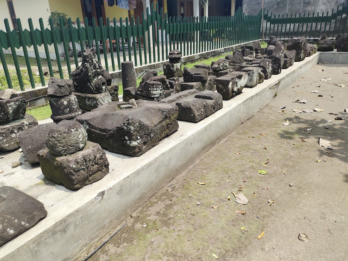 Sejarah, Fakta Menarik dan Keindahan Candi Sari di Jogja yang Jarang Orang Tahu 2 Keindahan Candi Sari (source: Google Maps)