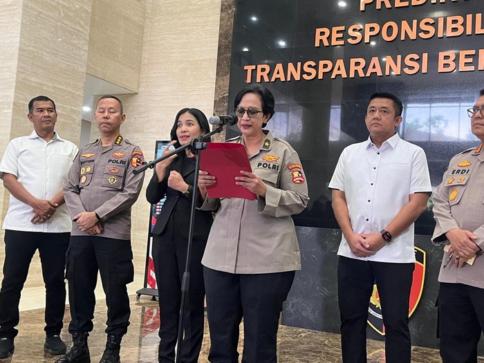 Konferensi Pers hasil tes DNA Ridwan Kamil dan Lisa Mariana (Source: detik)