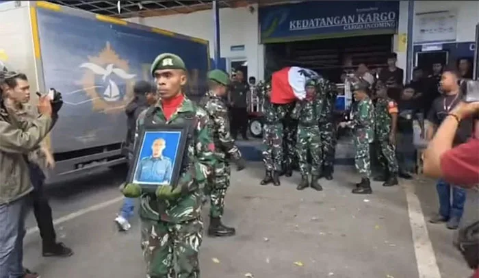 Proses pemakaman Prada Lucky Chepril Saputra (Source: Indonesiadefense)