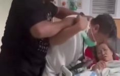Tangkapan layar saaat Dokter RSUD Sekayu dipaksa lepas masker oleh keluarga pasien