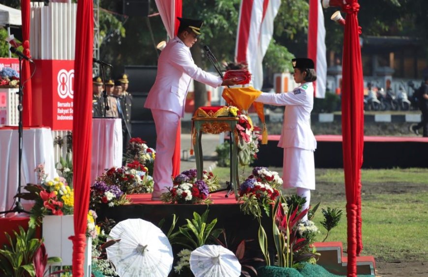 Wakil Bupati Sleman, Danang Maharsa sebagai Inspektur Upacara HUT ke-80 RI di Lapangan Denggung, Minggu (17/8/2025). (Source: Koran Bernas)