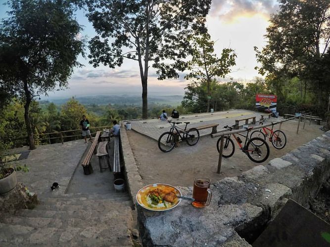 Angkringan Puncak Bibis Bantul (Souce: Visiting Jogja)