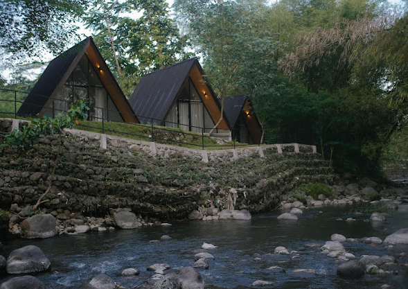 7 Rekomendasi Glamping Seru di Jogja dengan Menawarkan Pengalaman Berkesan dan Fasilitas Lengkap 4 Asram Edupark Glamping (Source: Google Maps)