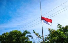 Bendera setengah tiang