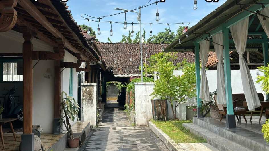 Menyusuri Keunikan Between Two Gates di Kampung Wisata Purbayan Jogja