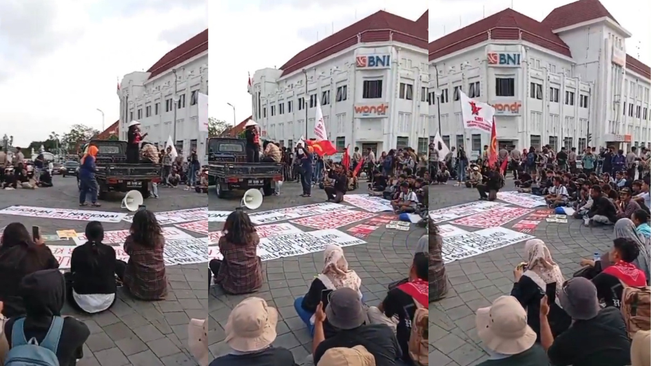 Sejumlah massa dari Gerakan Nasional Pendidikan menggelar aksi di Titik Nol KM Yogyakarta, Rabu, 24 September 2025 sore.