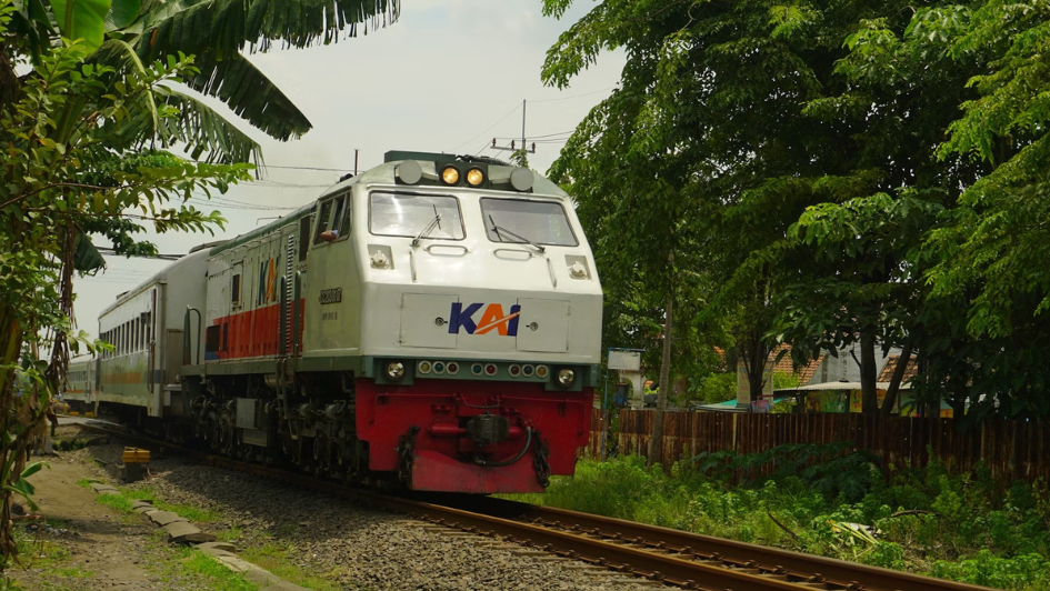 Libur Maulid Nabi, 2 Kereta Tambahan Disiapkan KAI Daop 6 Yogyakarta 4–7 September 2025 (foto: Unsplash)