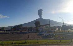 Erupsi gunung Marapi beberapa waktu lalu (Source: iNews)