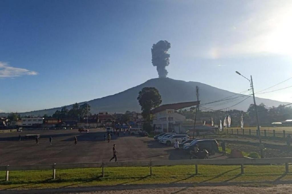 Erupsi gunung Marapi beberapa waktu lalu (Source: iNews)