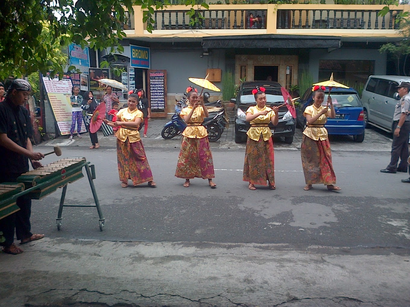 Pesona Kampung Wisata Sosromenduran: Surga Tersembunyi di Balik Malioboro, Cek Fasilitas yang Ditawarkan! 2 Hiburan di Kampung Wisata Sosromenduran (Source: Google Maps)