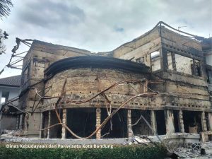 Kondisi Museum Bagawanta Bari di Kediri usai terbakar pada saat kericuhan.