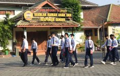 Ilustrasi anak sekolah