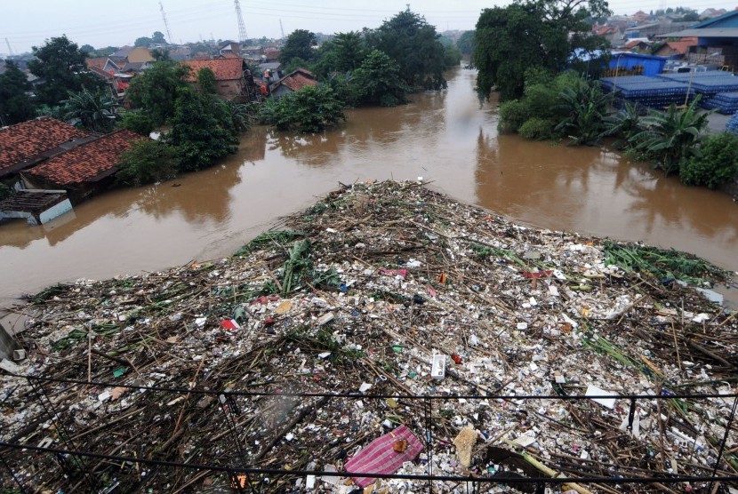 Ilustrasi sungai tercemar