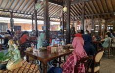 Joglo Resto Jeron Beteng (Source: Google Maps)