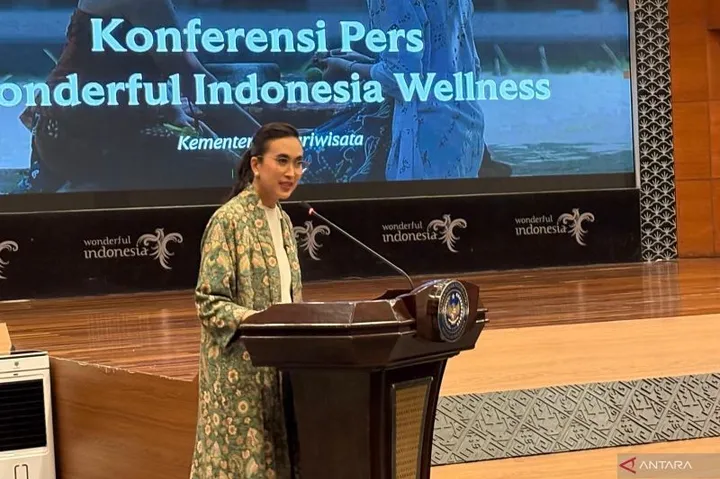 Konferensi pers Wonderful Indonesia Wellness 2025 di Gedung Sapta Pesona, Kemenpar Rabu (17/9). (Source: Merdeka)