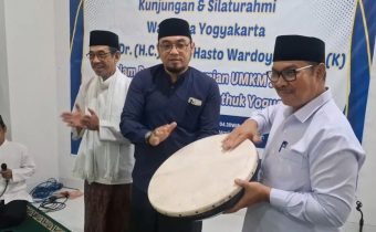 Wali Kota Yogyakarta Hasto Wardoyo Safari Subuh (Source: Koran Bernas)