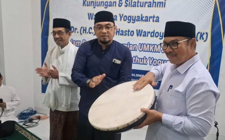 Wali Kota Yogyakarta Hasto Wardoyo Safari Subuh (Source: Koran Bernas)