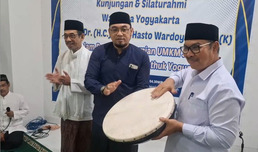 Wali Kota Yogyakarta Hasto Wardoyo Safari Subuh (Source: Koran Bernas)