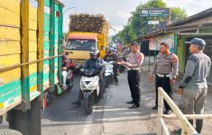 Olah TKP di tempat kejadian kecelakaan (69). (Source: Polresta Sleman)