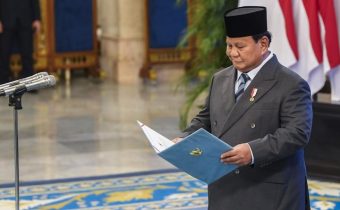 Presiden Prabowo Subianto melantik sejumlah menteri di Istana Kepresidenan, Jakarta, (8/9). (Source: Antara)