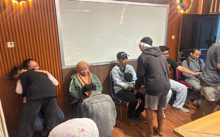 Sebelumnya para pelajar diamankan Polda DIY karena aksi demo, tetapi saat ini sudah bertemu orang tua dan dipulangkan (31/8). (Source: Polda DIY)