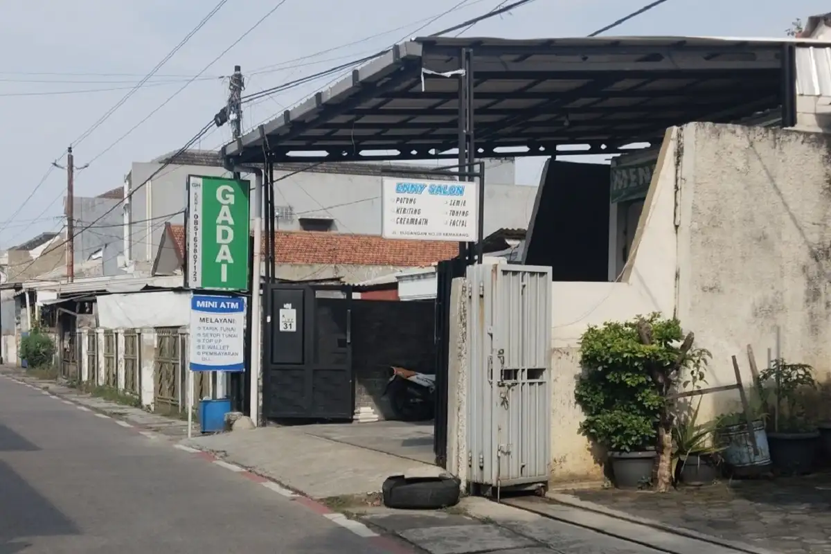 Tempat gadai yang dituduh memberikan syarat disetubuhi di Semarang Rabu, (17/9). (Source: Espos)