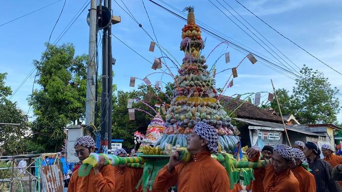 Warga Padukuhan Monggang Kalurahan Pendowoharjo Bantul memperingati Maulid Nabi Muhammad SAW. (Source: Tribun News)