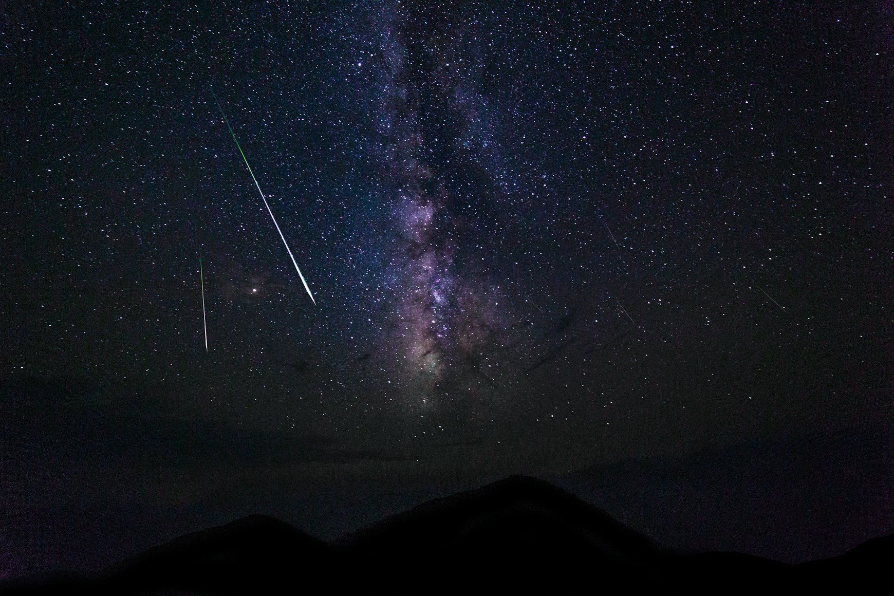 3 Fenomena Astronomi Oktober 2025 Ada Hujan Meteor dan Komet, Bagaimana Cara Lihatnya? (Foto: Unsplash)