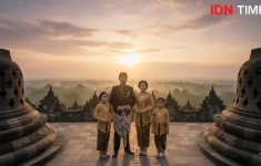 Contoh hasil prompt Gemini AI Foto Keluarga Adat Jawa (Source: IDN Times)