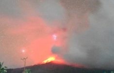 Gunung Lewotobi Laki-laki meletus pada Selasa (14102025). (Source: PGA Lewotobi Laki-Laki)